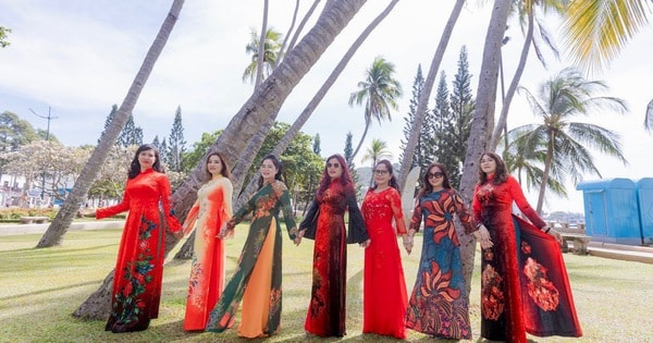 NTK Thúy Hằng ra mắt BST áo dài Lộc xuân chào đón Tết Giáp Thìn