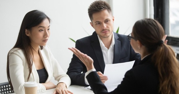 Gặp câu hỏi phỏng vấn khó, làm sao để "ghi điểm"?