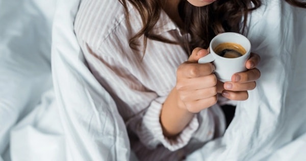 Cô gái 21 tuổi mắc bệnh tim nguy hiểm vì sai lầm khi uống cà phê