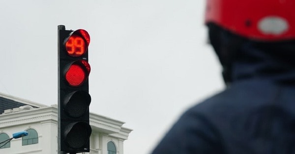 Quy định mức phạt lỗi vượt đèn đỏ, đèn vàng năm 2024, trường hợp vi phạm có thể bị phạt đến 6 triệu đồng?