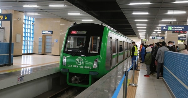 Tàu điện Cát Linh - Hà Đông phục vụ hành khách xuyên Tết Nguyên đán 2024