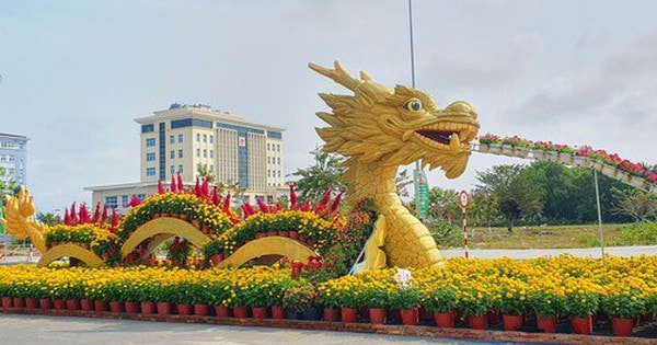 Độc đáo con đường gốm đỏ ở miền Tây có linh vật rồng phun hoa