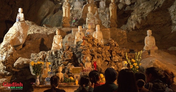 Người dân đổ về chùa Trầm, lễ Phật cầu an trong ngày mùng 3 Tết Nguyên đán