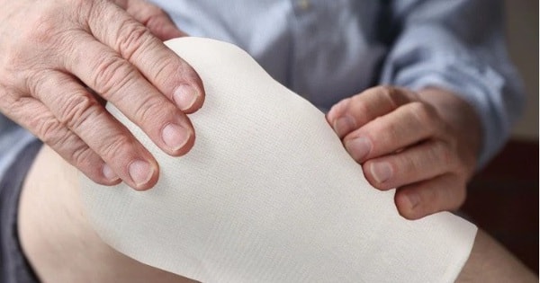 Người phụ nữ 55 tuổi phải cắt bỏ cả 2 chân chỉ vì sai lầm nhiều người Việt mắc phải