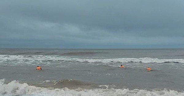 Cứu nạn kịp thời 4 ngư dân Thừa Thiên Huế trên ghe cá bị lật