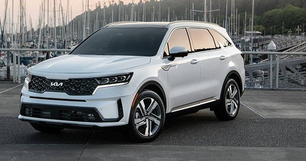 Giá lăn bánh KIA Sorento mới nhất ra sao khiến Hyundai SantaFe và Ford Everest phải dè chừng?