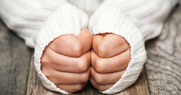 Tay chân lạnh có thể do thiếu vitamin và khoáng chất?