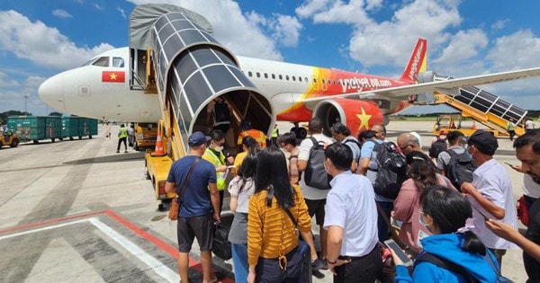 Tăng trần giá vé máy bay, du lịch nội địa lo 'ế ẩm'