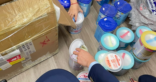 Tiểu thương vô tư bán hàng chục sản phẩm sữa nhập lậu trên mạng xã hội