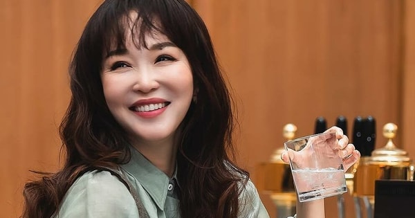 Thời gian biểu uống nước giúp Phạm Văn Phương giữ da đẹp, dáng thon