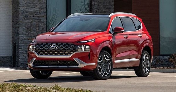 Giá lăn bánh Hyundai Santa Fe mới nhất: Giá cực mềm, Ford Everest và Toyota Fortuner lo doanh số