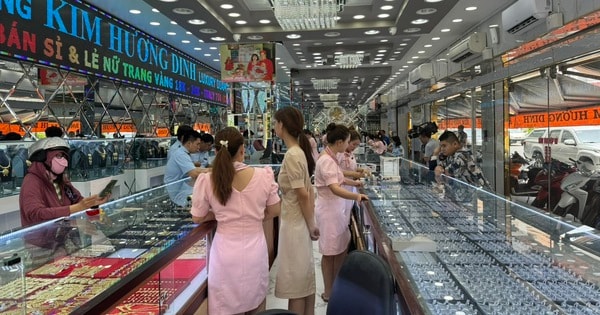Bất ngờ kiểm tra nhiều cửa hàng vàng bạc có tiếng, tạm giữ nhiều lượng vàng không rõ nguồn gốc