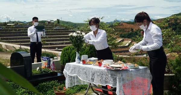 Dịch vụ thanh minh 'online' nở rộ, người dân ngồi nhà tảo mộ bằng... Smartphone