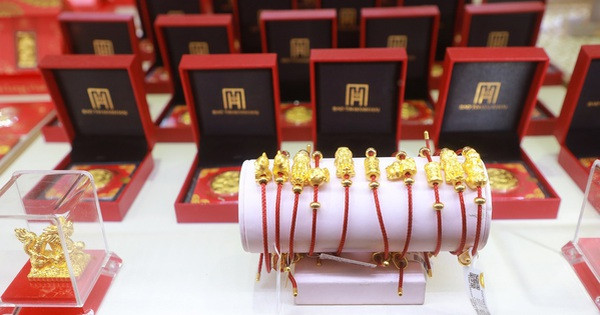 Giá vàng nhẫn Bảo Tín Minh Châu, Mi Hồng lao dốc mạnh, người mua vàng nhẫn từ đầu năm vẫn lãi tới 13 triệu đồng/lượng