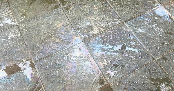 Hà Nội: Nghi vấn khách sạn đổ dầu thải trên phố Trích Sài để ngăn người dân tập thể dục