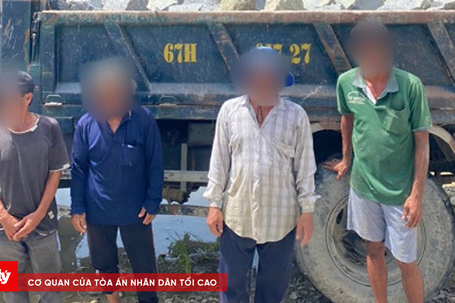 Bắt quả tang nhóm đối tượng khai thác, vận chuyển đá trái phép