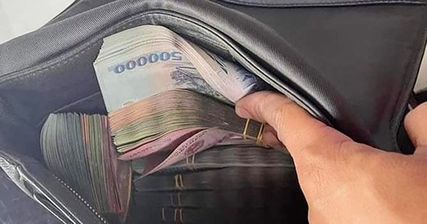 Nam hành khách đánh rơi ví chứa 500 triệu đồng ở sân bay Nội Bài