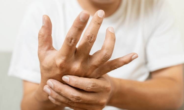 Thiếu vitamin B có liên quan đến bệnh Parkinson