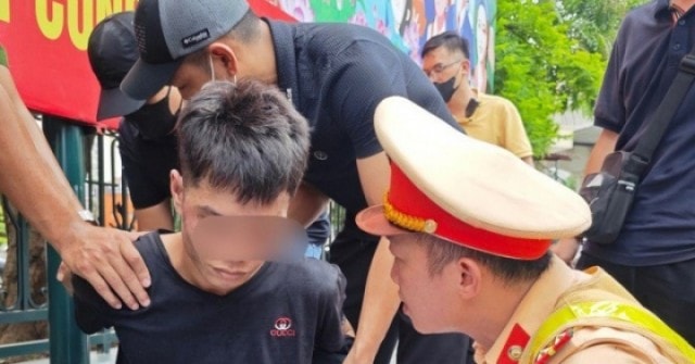 Kiểm tra lái xe Grap, lực lượng 141 phát hiện 'hàng trắng'