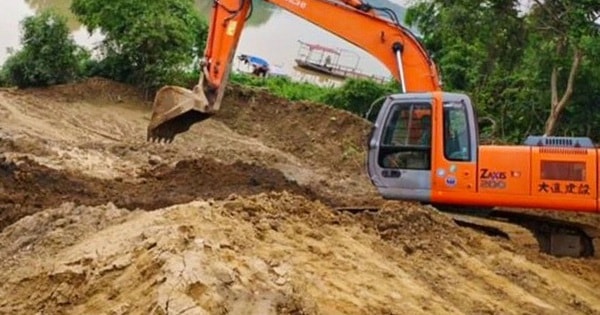 Khởi tố hai đối tượng đổ trộm gần 200 tấn chất thải độc hại