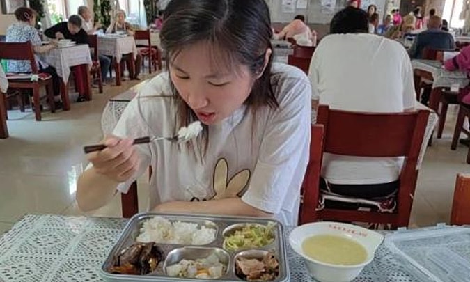 Người phụ nữ 38 tuổi vào viện dưỡng lão sau khi kiệt sức vì công việc