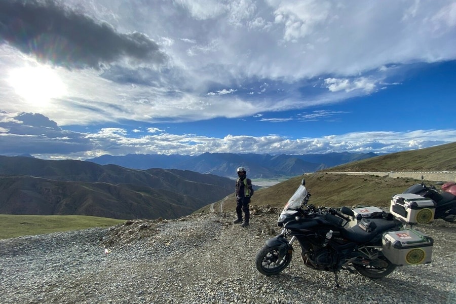Phượt thủ U80 lái xe máy từ Hà Nội đi Tây Tạng 41 ngày đêm