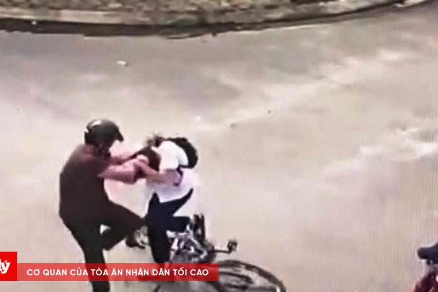 Chặn xe đánh học sinh lớp 9, gây thương tích