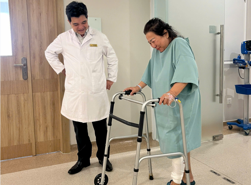 Tìm lại bước đi tự nhiên nhờ công nghệ thay khớp gối nhân tạo 3D