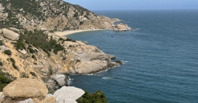 20 đặc công lặn tìm du khách rơi xuống biển Ninh Thuận