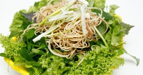 Những loại rau củ hay ăn nhưng dễ nhiễm ký sinh trùng, cần chế biến thật kỹ trước khi ăn