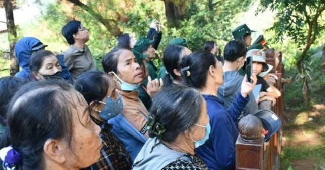 Hình ảnh xúc động tại Lễ an táng phu nhân Đại tướng Võ Nguyên Giáp tại Vũng Chùa - Đảo Yến