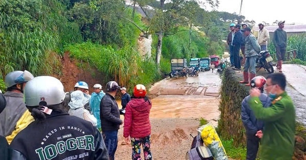 Xe tải bị nước cuốn trôi khi đi qua đập tràn, tài xế mất tích