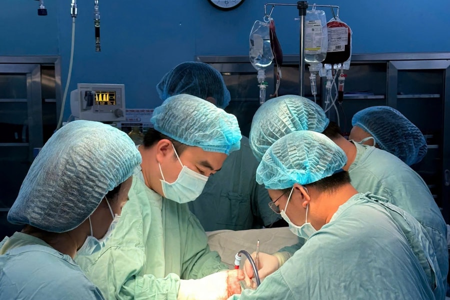 Kích hoạt báo động đỏ, cứu nam bệnh nhân bị vỡ tim do tai nạn giao thông