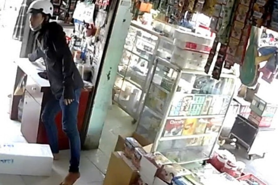 TP HCM: Clip 2 động tác trộm nhẫn vàng của nam thanh niên