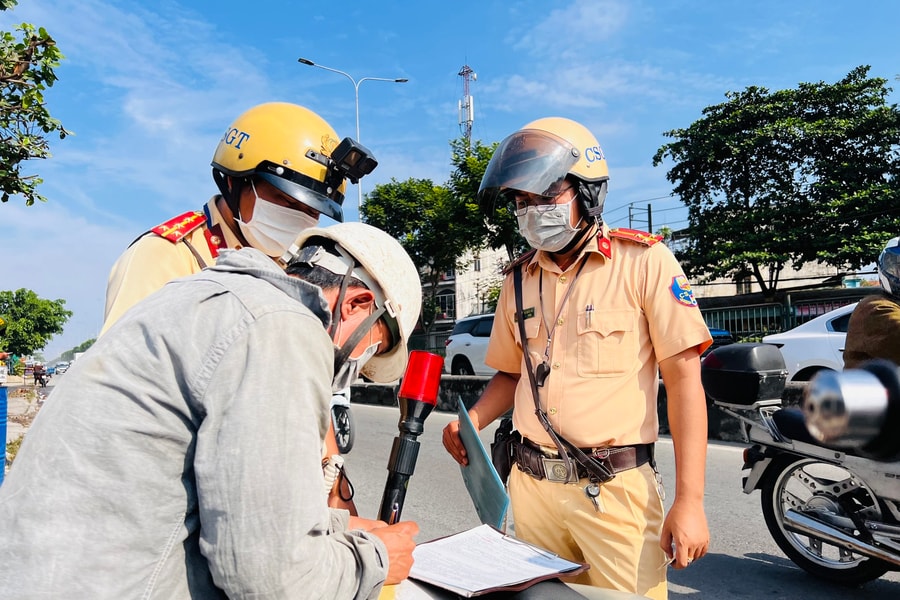 Báo chốt CSGT bị phạt thế nào?