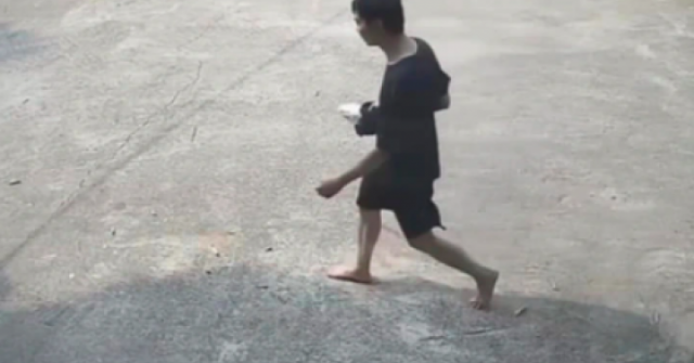 Bắt nghi phạm dùng dao sát hại bố đẻ