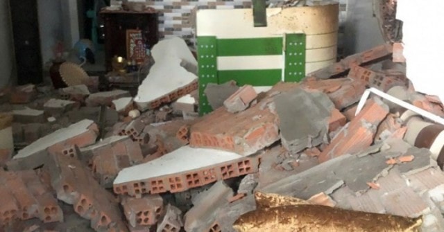 Nổ lò hơi làm sập tường 5 căn nhà ở TP HCM
