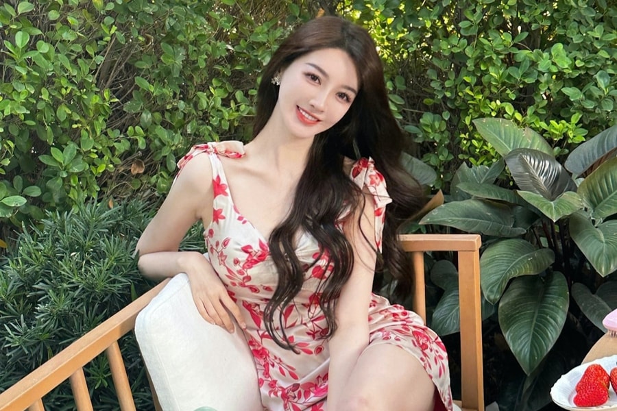 Bạn gái Huỳnh Hiểu Minh bị chỉ trích