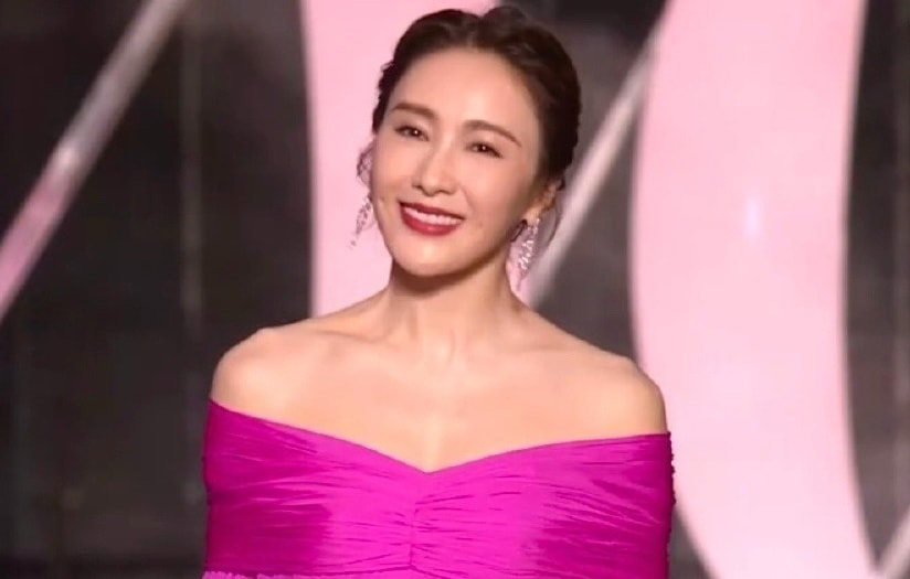 Nhan sắc Lê Tư ở tuổi 53