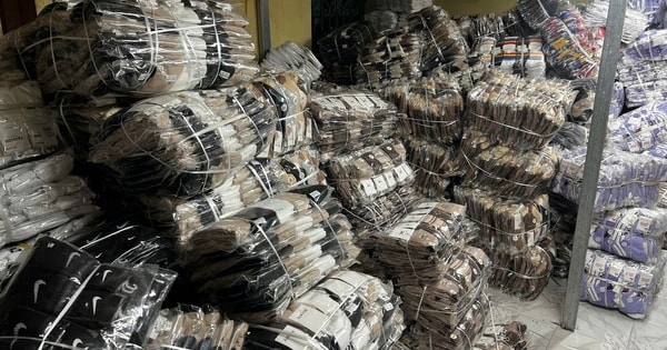 Truy quét hàng hóa dịp cuối năm, lực lượng chức năng thu giữ hàng vạn sản phẩm thời trang 'nhiều không'