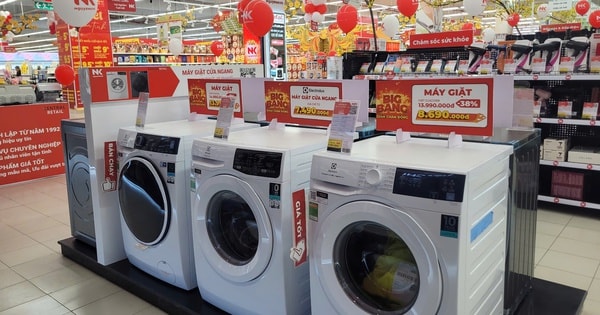 'Dàn trận' khuyến mại cuối năm 2025: Vừa giảm giá, vừa tặng quà, hàng điện tử, điện lạnh vẫn vắng khách