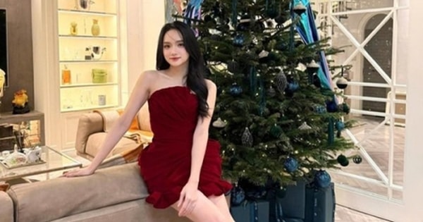 Hương Giang gợi cảm đón Giáng sinh trong biệt thự triệu đô
