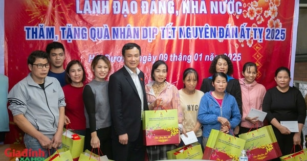 Đoàn công tác của Ủy ban Văn hóa, Giáo dục Quốc hội trao tặng quà Tết cho công nhân lao động Hải Dương