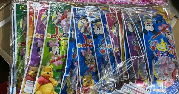 Hà Nội: Ngăn chặn hơn 13 tấn đồ ăn vặt trẻ em yêu thích không rõ nguồn gốc ra thị trường