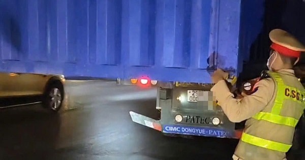 Xử phạt xe đầu kéo chở theo ‘ngôi nhà di động’