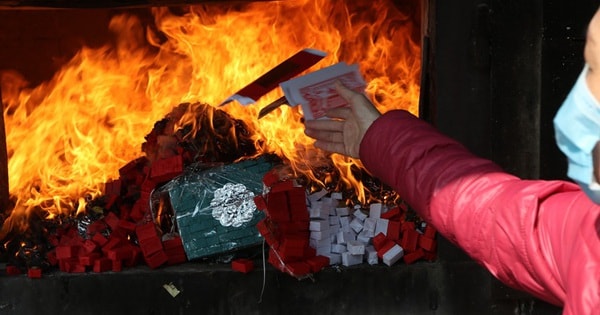 Phòng ngừa nguy cơ cháy nổ khi thắp hương, đốt vàng mã dịp Tết