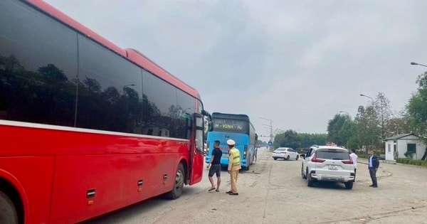 Sau Tết, giá vé xe khách tăng chóng mặt