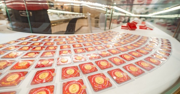 Giá vàng nhẫn tăng vọt lên mức cao nhất lịch sử giá sấp sỉ 93 triệu đồng/lượng