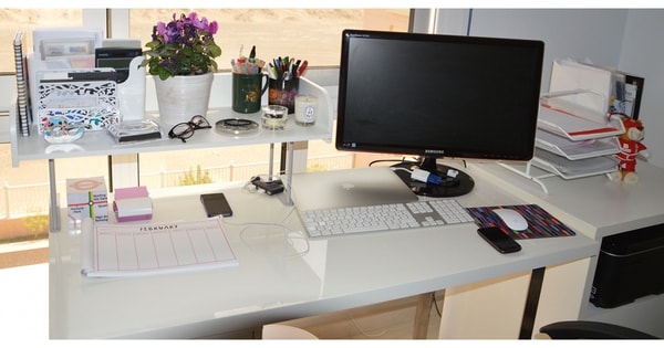 Cách trang trí phong thủy bàn làm việc năm 2025 giúp giảm căng thẳng và thu hút năng lượng tích cực