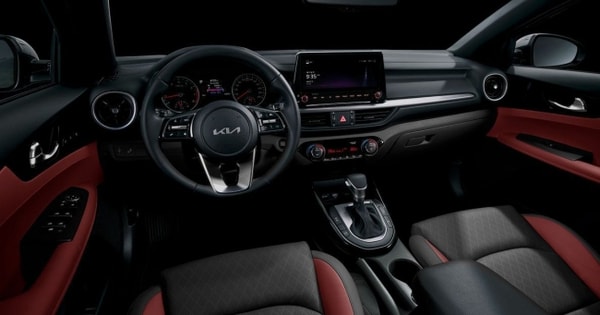 Giá lăn bánh Kia K3 mới nhất giảm chưa từng thấy, Mazda3, Hyundai Elantra lo sốt vó vì không theo kịp doanh số